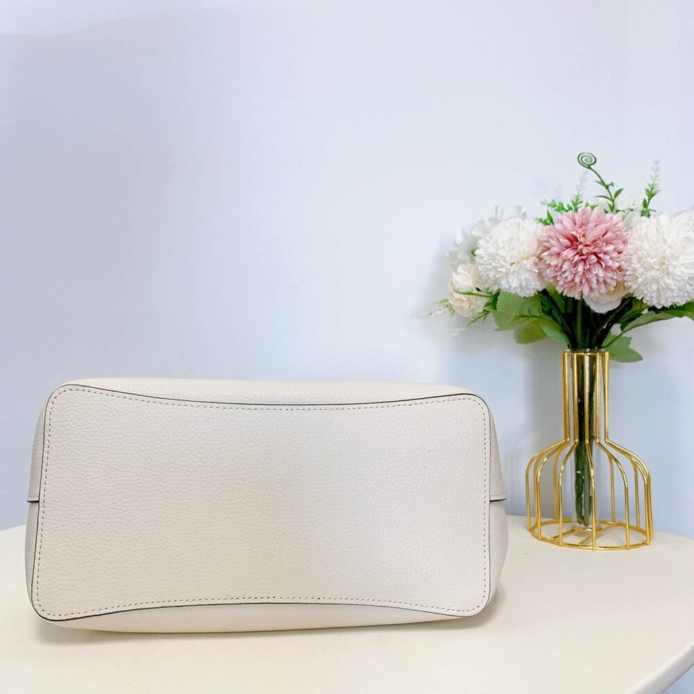 Coach 91122 Leather Town Bucket Bag in chalk - Picture 3 of 7